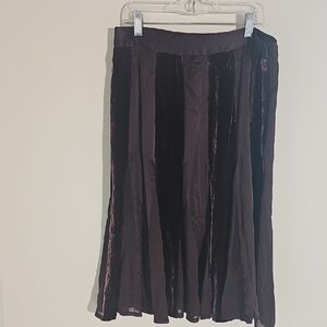 Elegant Velvet‎ Skirt - Brown. Size 6 By DKNY. Sode Zipper.